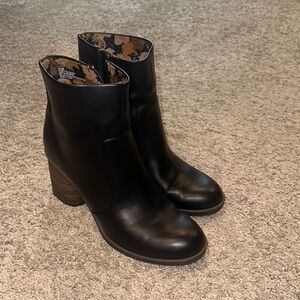 Korks “Destiny” Ankle Boot size 9.5 women’s